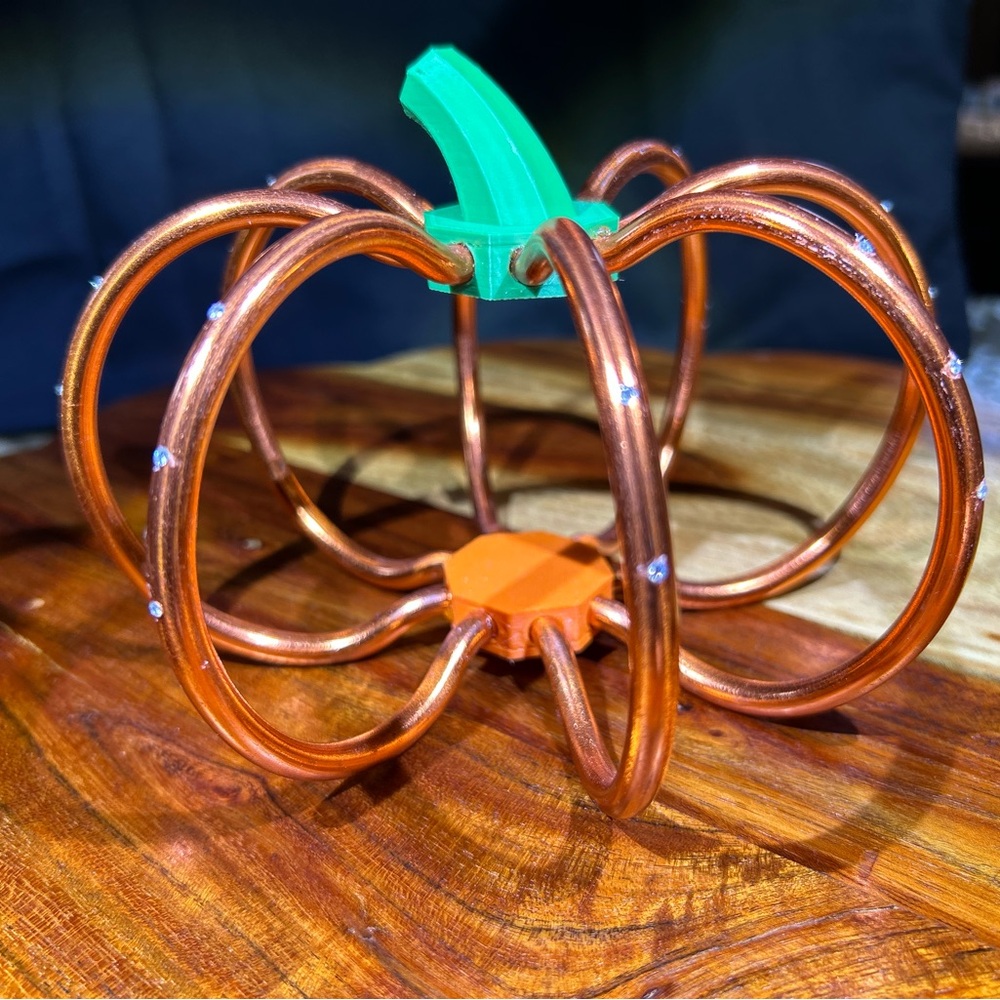 Rustic Copper Wire Pumpkin Decor - Picture 3 of 3